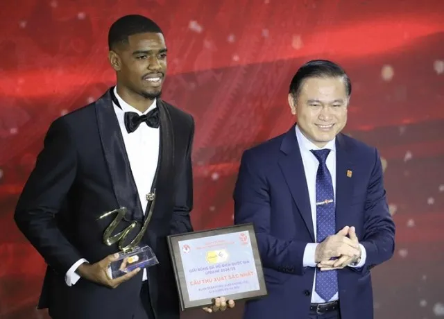 Alan Sebastiao Alexandre được vinh danh là Cầu thủ xuất sắc nhất V-League