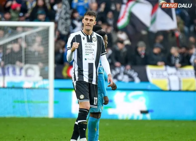 Napoli chọn Lorenzo Lucca